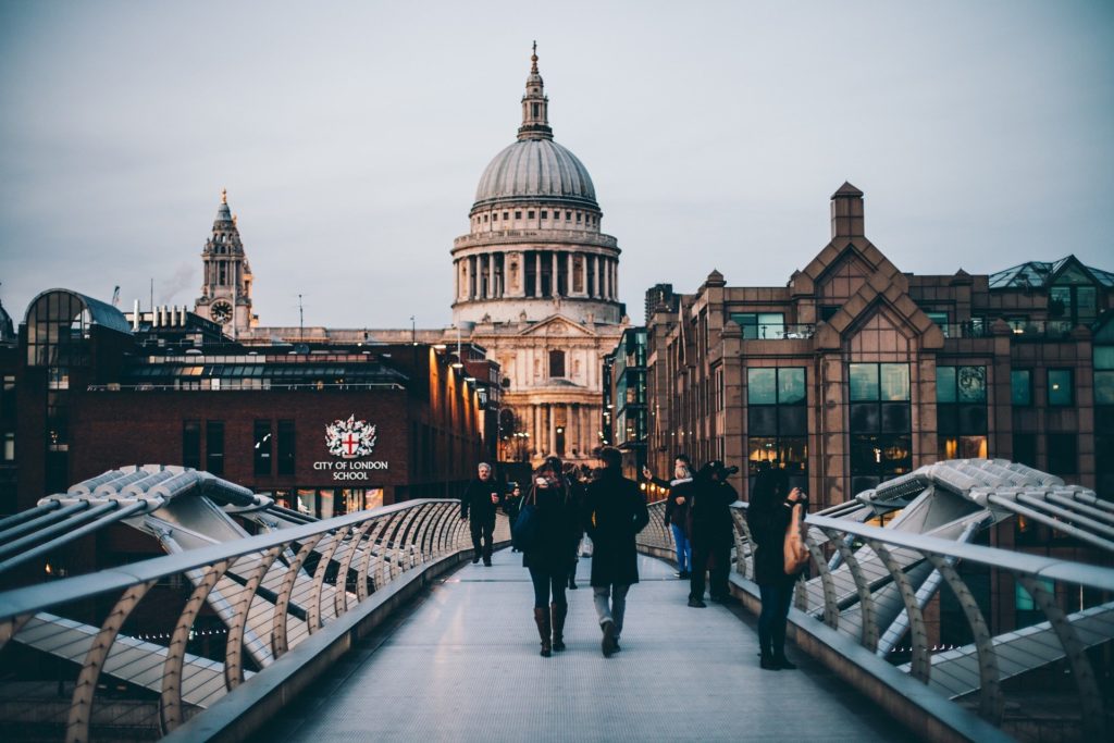 Le Millenium Bridge, le pont de Londres qui mène à la Cathédrale Saint Paul