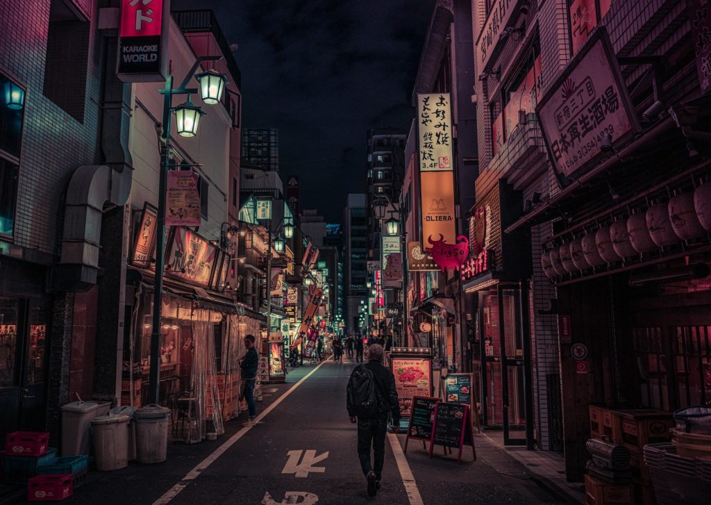 Le quartier de Shinjuku de nuit