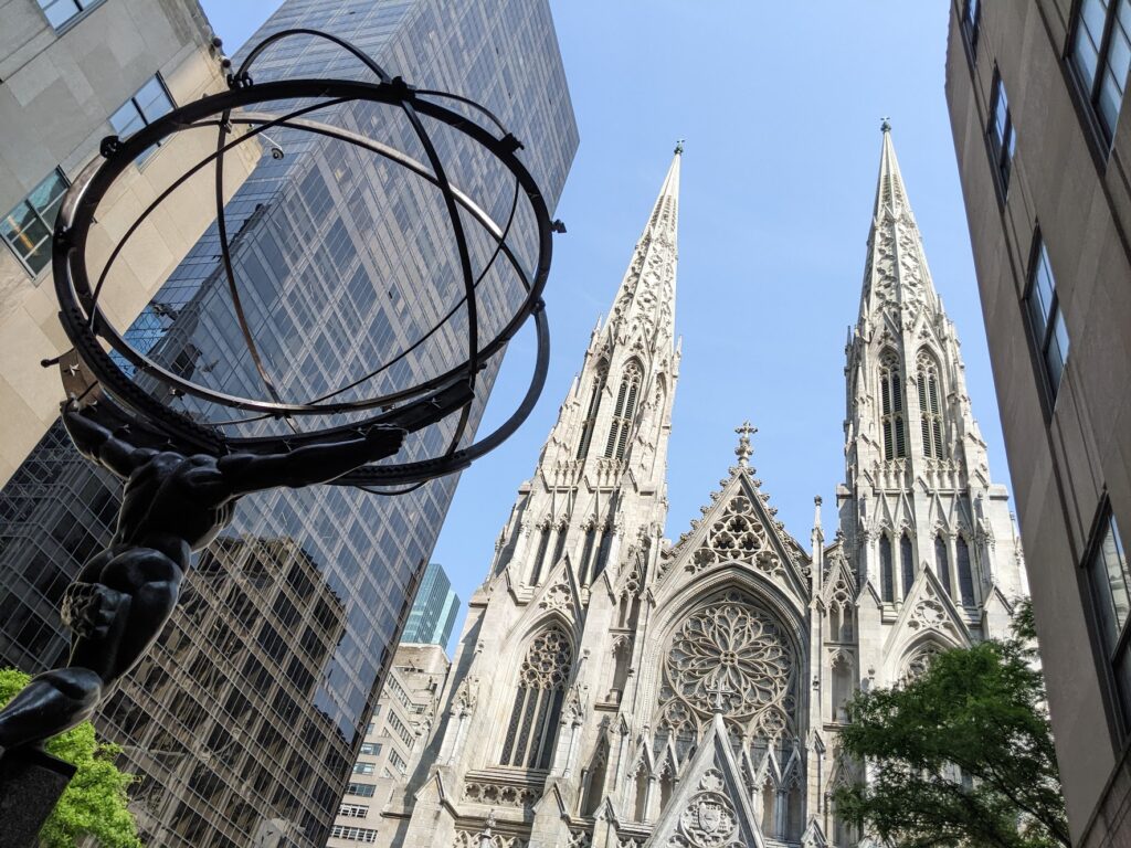 New York City - Cathedral Saint Patrick depuis le Rockefeller