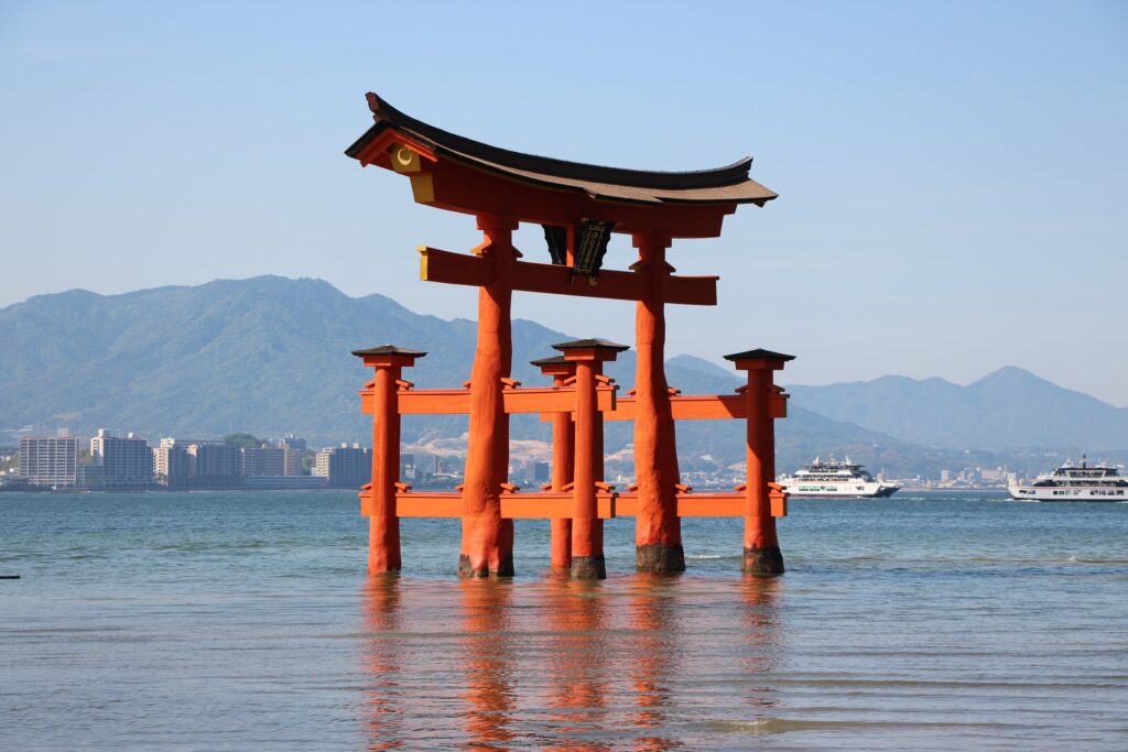 Miyajima et son Torii immergé dans la mer - Japon